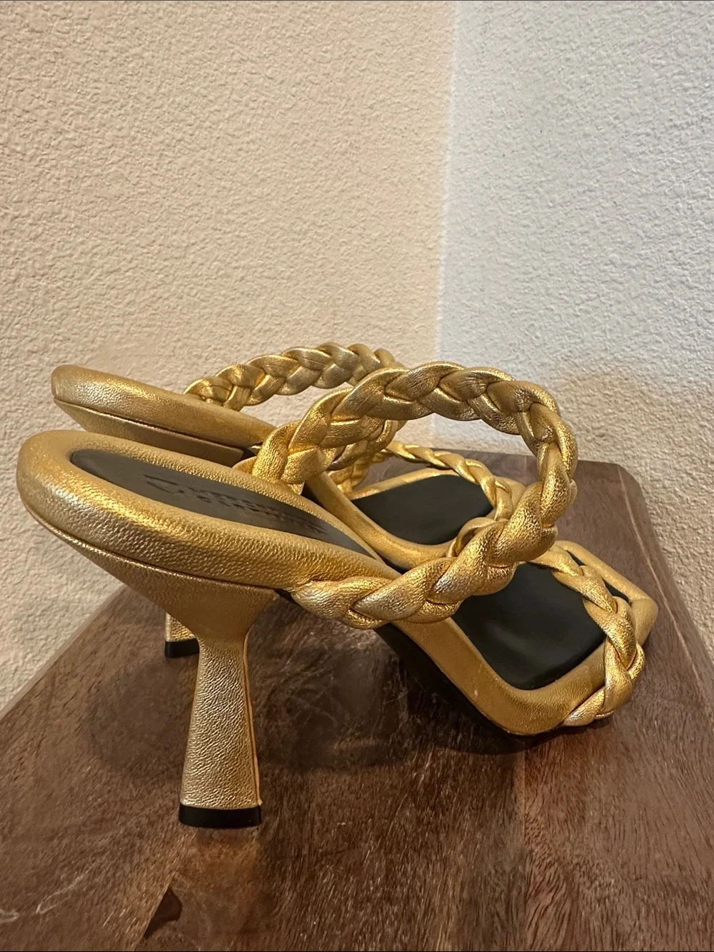 New! Mercedes Castillo Metallic Gold Sandals Size EU 40.5 US 10.5